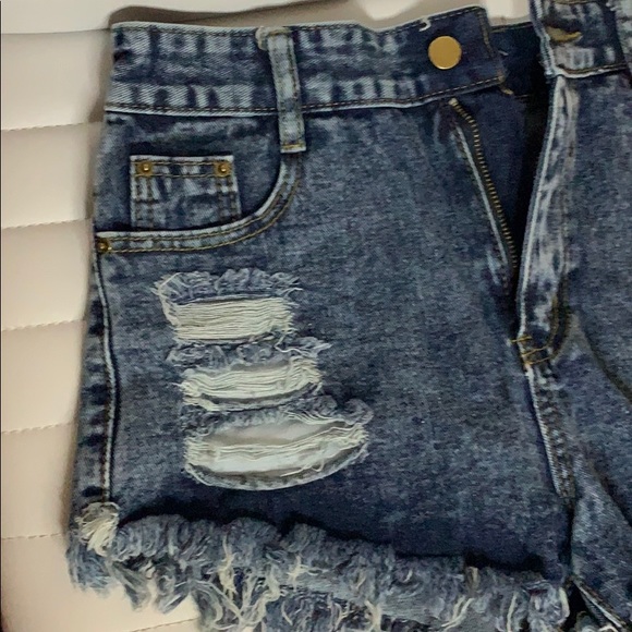 Ripped dark wash jean shorts - Picture 2 of 4